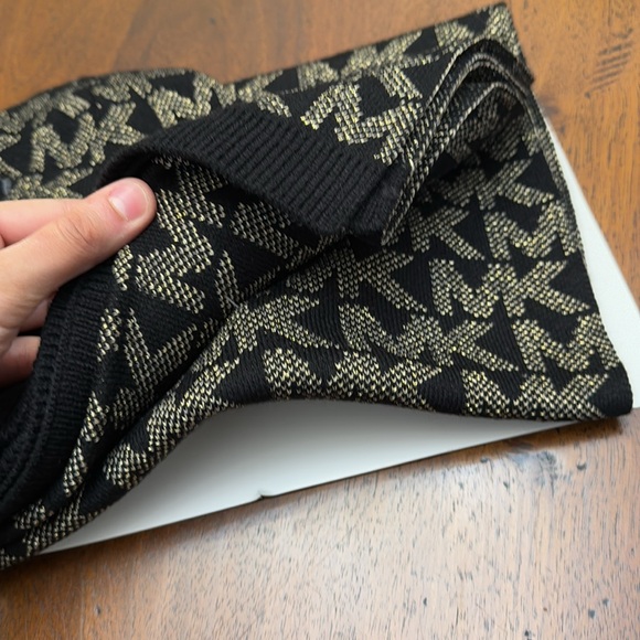 Michael Kors Scarf/Hat Set, Winter Scarf, Beanie black goldish color MK monogram - Picture 5 of 8